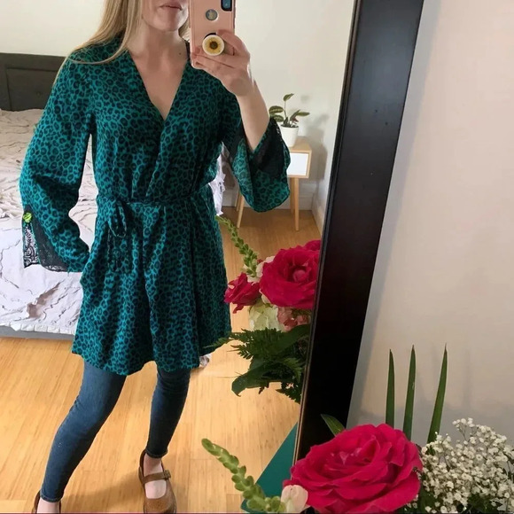 Betsey Johnson Leopard Print Robe - Picture 1 of 8